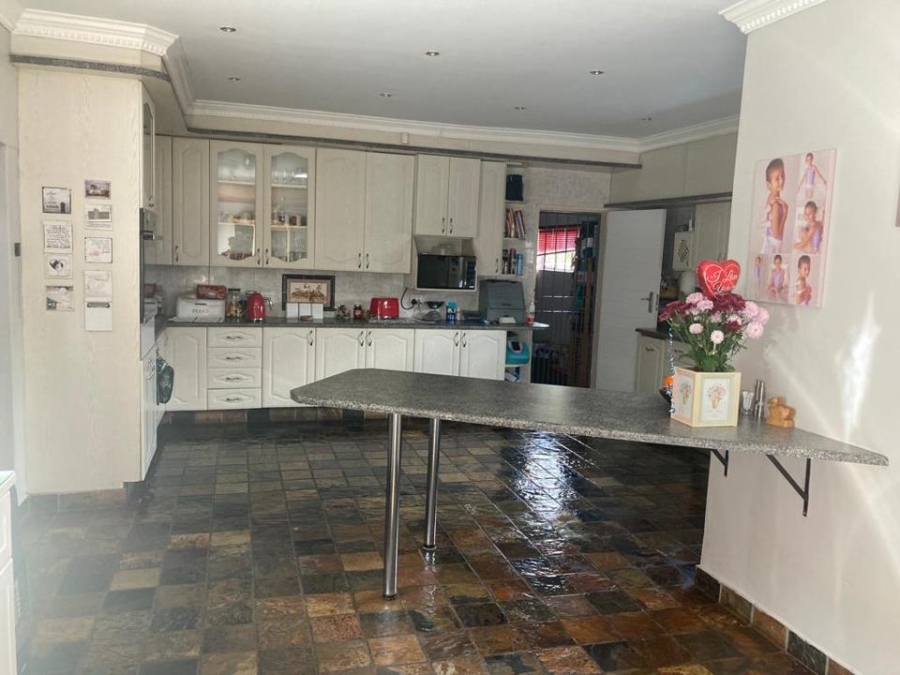 5 Bedroom Property for Sale in Potchefstroom Rural North West